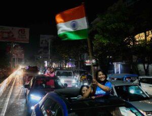 CHAKKK DEEE! After India’s Win, Fans Spill Into Streets and HOW! 😍