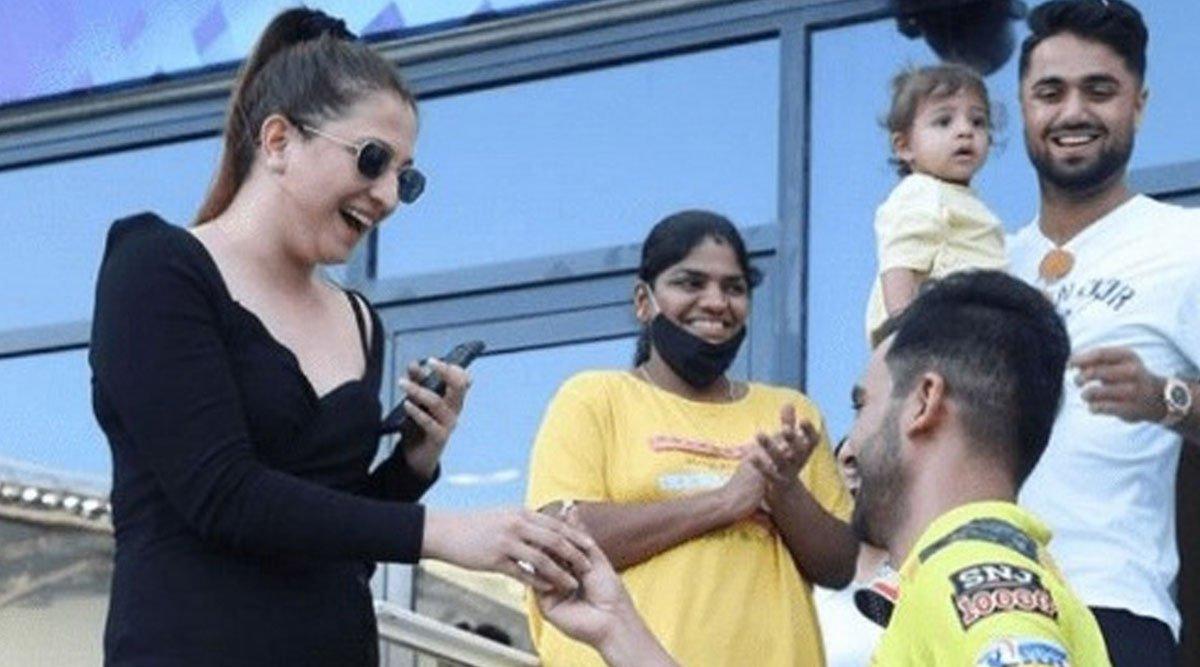 Not Just Deepak Chahar, These 12 Public Proposals Stole Our Hearts & Had Us Saying ‘Yes’